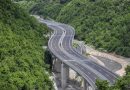 Largohet uji i grumbulluar në autostradën “Arbën Xhaferi”, qarkullimi rikthehet normalisht