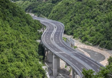 Largohet uji i grumbulluar në autostradën “Arbën Xhaferi”, qarkullimi rikthehet normalisht