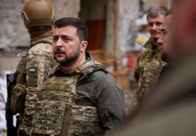 Zelensky shkarkon komandantin më të lartë të ushtrisë, vendimi vjen pas ditësh protestash