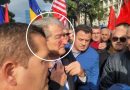 Sali Berisha goditet me grusht, shikoni momentin (Video)
