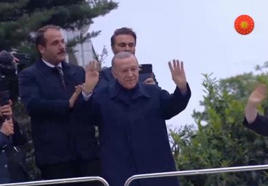 ‘Bye, bye, bye, Kemal’, Erdogan falënderon turmat përpara fitores së afërt presidenciale