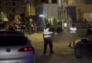 Tronditet Korça, autori qëllon për vdekje një person pranë një hoteli, më pas vret veten! (Video)