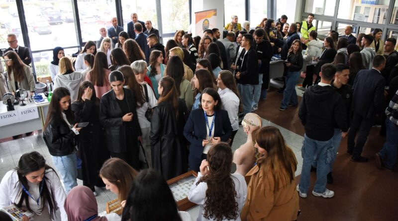 Në Universitetin e Tetovës u mbajt “Dita e hapur” dhe “Panairi i karrierës”