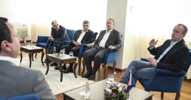 Kryeministri Kurti priti në takim udhëheqësit e koalicionit VLEN