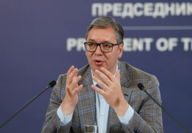 Vuçiç akuzon SHBA-në dhe Turqinë për armatosjen e shqiptarëve në Kosovë