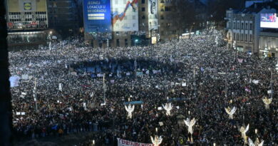 “Vuçiq ik”, protestë masive në Beograd, studentëve u bashkohen edhe banorë të tjerë, fermerë e artistë