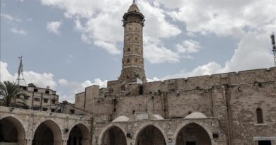 Palestinezët restaurojnë Xhaminë e Madhe Omari, të dëmtuar rëndë nga sulmet izraelite