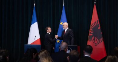 Macron inkurajon investitorët të zgjedhin Shqipërinë: Do jetë në BE brenda dy viteve