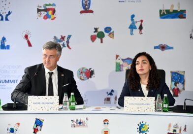 ​Osmani në Tiranë: Garantimi i sigurisë e sundimi i ligjit, mbeten kyçe për zgjidhje afatgjata