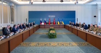 Kryediplomati turk: Turqia është e gatshme të ndërmarrë çdo hap për të lehtësuar bisedimet e paqes Rusi-Ukrainë