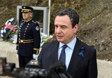 Kurti uron Ditën e Veteranëve: Ju lumtë pushka luftëtarë