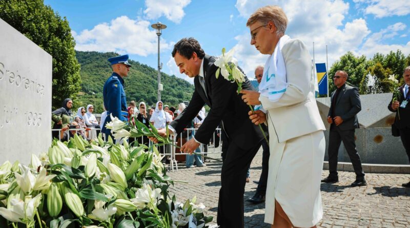 Kurti dhe Gërvalla shkojnë në Bosnje, përkujtojnë viktimat e gjenocidit në Srebrenicë