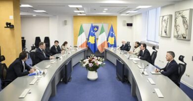 Kurti mirëpriti ministrin e Irlandës për Çështje Evropiane dhe Mbrojtje, Thomas Byrne