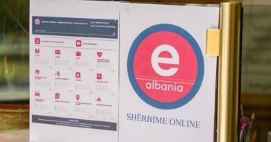 Edi Rama: Shërbimet e “e-Albania” janë falas në Bashki, zyrat private që kërkojnë para po shkelin ligjin