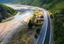 Pamjet nga aksi Elbasan – Librazhd, pjesë e Korridorit 8, Rama: Puna po avancon ndjeshëm në asfaltim e ura