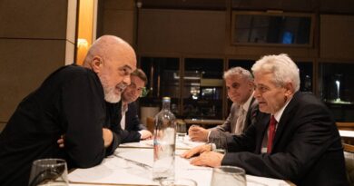 Bajram Rexhepi poston foto me Ahmetin dhe Ramën: Do t’ia kthejmë Tetovës dinjitetin dhe shpresën e gjeneratave të ardhshme