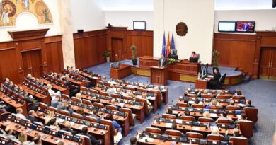 Për 13 muaj deputetët në Maqedoni morën mbi 300 mijë euro për harxhimet e rrugës