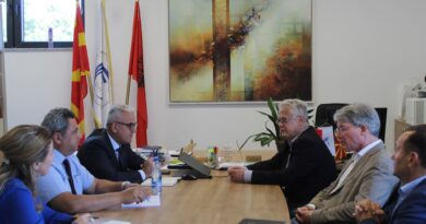 Rektori i UNT-së, Bekim Fetaji mirëpriti prof. Dr. Schmitt nga Vjena dhe Dr. Zelepos nga Janina