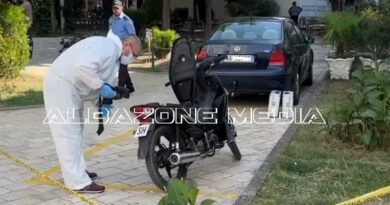 E harroi ndezur pas krimit, pamjet e motorit që përdori autori i masakrës së Shkodrës (Video)