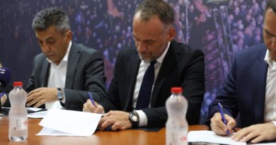 VLEN dhe Mickoski në tryezë: Fillon pazari për rikonstruimin e kabinetit qeveritarë