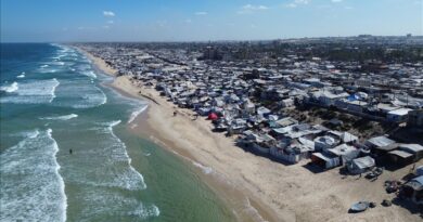 Mijëra palestinezë të zhvendosur mbeten në tenda të mbushura me njerëz pas armëpushimit në Gaza