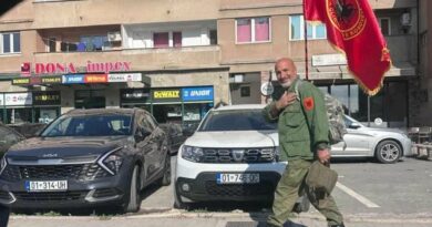 Në këmbë nga Kosova, veterani i UÇK-së mbërrin në Tiranë për protestën (Video)