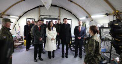 “Made in Kosova”/ Kurti: Do prodhojmë armë, fabrika do të ndërtohet në Gjakovë