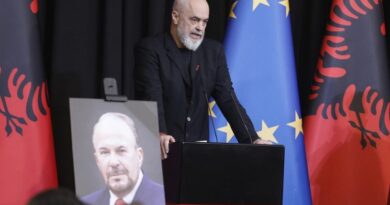 “Ata që e quajtën tradhtar për takimin me Millosheviçin, sot e nderojnë”- Kryeministri Rama: S’të them dot lamtumirë, mos vdeksh kurrë Fatos Nano