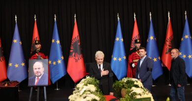 Lideri i BDI-së, Ali Ahmeti, në lamtumirën e fundit të ish-kryeministrit të Shqipërisë, Fatos Nano