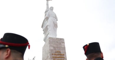 Shqipëria kremton 81-vjetorin e çlirimit