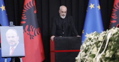 “Ata që e quajtën tradhtar për takimin me Millosheviçin, sot e nderojnë”- Kryeministri Rama: S’të them dot lamtumirë, mos vdeksh kurrë Fatos Nano