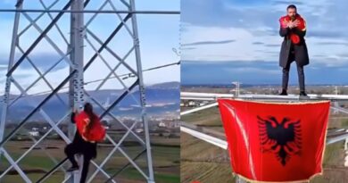 Për flamur rrezikon jetën për të festuar 28 Nëntorin, ngjitet në shtyllë të tensionit të lartë (Video)