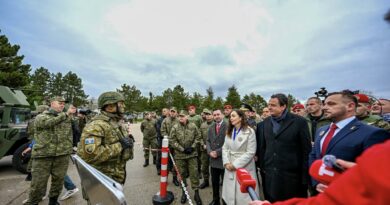 Presidentja Osmani uron Ditën e Forcës dhe nderon FSK-në