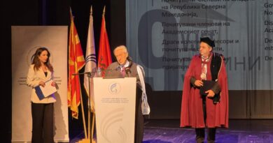 UNT shënon 9-vjetorin dhe nderon akademik Alajdin Abazin me titullin “Doctor Honoris Causa”