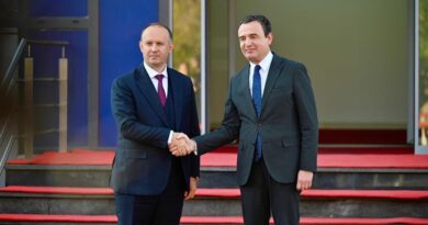 Afrim Gashi uron Kryeministrin Albin Kurti për fitoren në zgjedhjet parlamentare në Kosovë