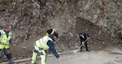 Peci kap kacinë dhe u del në ndihmë punëtorëve në Selac, pas shembjes së gurëve