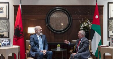 Rama në Jordani, pritet me ceremoni të veçantë nga mbreti Abdullah