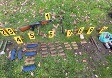 Arsenal i fshehur në Leposaviq, policia zbulon municion e pajisje ushtarake në dy aksione – një i arrestuar