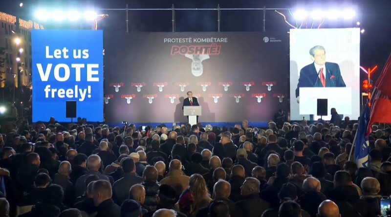 Festat e fundvitit shtyjnë për në janar revolucionin e PD, Berisha: Kur të zëmë sheshin, do dalim aty çdo natë gjersa të përzëmë Ramën