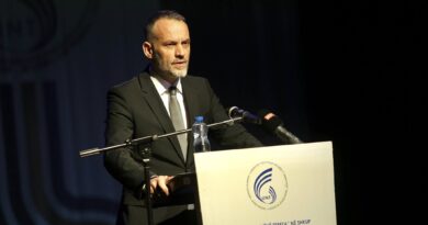 Zv.kryeministri Arben Fetai mori pjesë në ceremoninë solemne të 9-vjetorit të Universitetit “Nënë Tereza” në Shkup