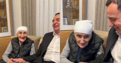 Albin Kurti sërish takon nënën loke që mesazhi i saj ishte ‘Mos lësho pe’!