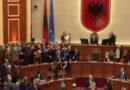 Tensione gjatë seancës plenare të Kuvendit të Shqipërisë (Video)