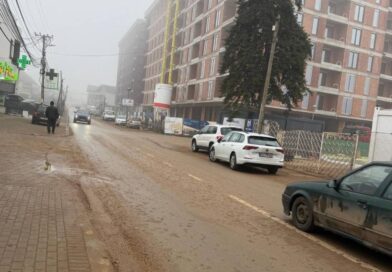 Kamioni ndot asfaltin, kompania gjobitet me 1.000 euro në Prizren