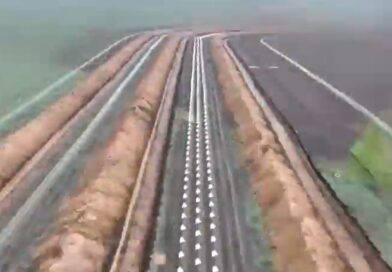 Shikoni çfarë po ndërtojnë ukrainasit në vijën e frontit (Video)