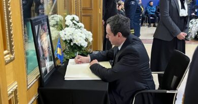 Kryeministri Kurti bën homazhe për Nexhat Dacin