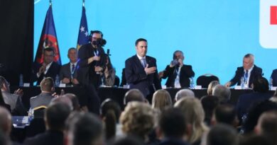 Lumir Abdixhiku mbetet në krye të LDK-së, Kuvendi i partisë votoi kundër dorëheqjes së tij