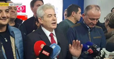 Ali Ahmeti uron Valbon Limanin dhe Isen Shabanin: Na u bë me “hile” në rrethin e parë