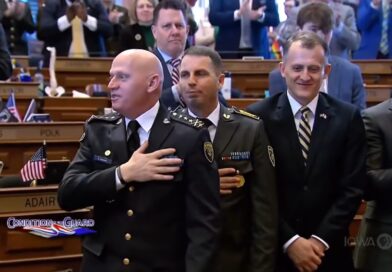 Me duartrokitje e ovacione, kështu u prit në Gardën e Iowas në SHBA gjenerali Bashkim Jashari (Video)