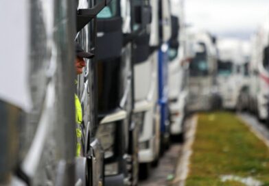 Dita e tretë e bllokadave në kufij! Në ndërprerje qarkullimi i mallrave, dëmet 100 milionë euro në ditë