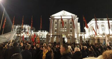 Lidhja e Sindikatave protestoi për rritjen e pagës minimale – Sindikatat kërkojnë që minimalja të rritet në 600 euro